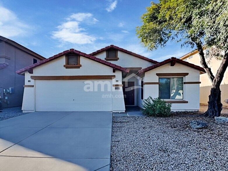 Primary Photo - 2033 W Vineyard Plains Dr