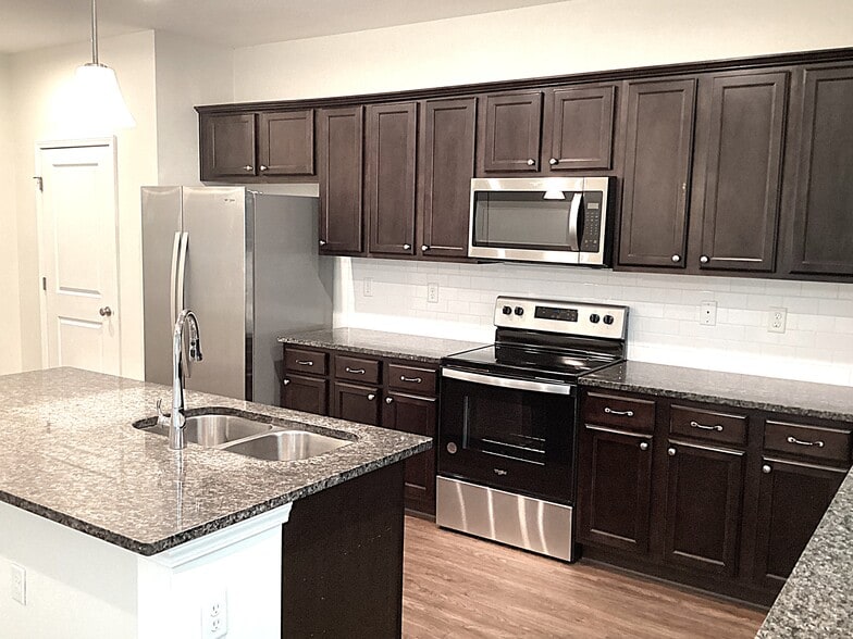 Building Photo - 1807 Silver Point