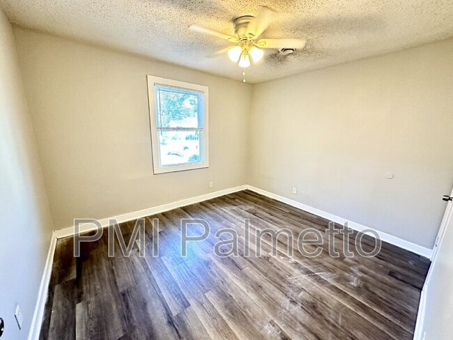 Building Photo - 522 Jasper St