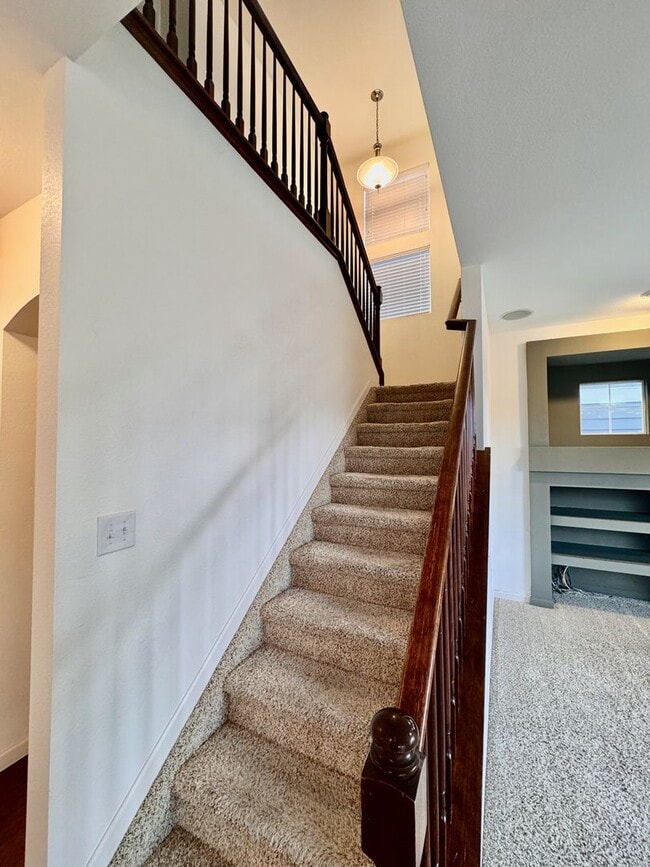 Building Photo - Large 4 bedroom home with a Fully Finished...