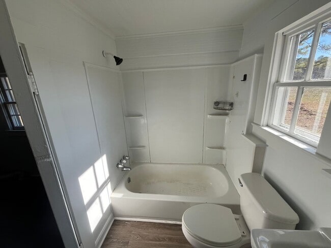 Building Photo - 2635 British Rd