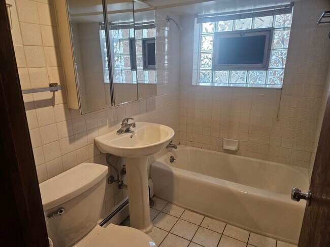 Building Photo - 1633 S Harlem Ave