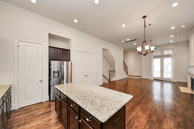 Building Photo - 2061 Fannin Station N