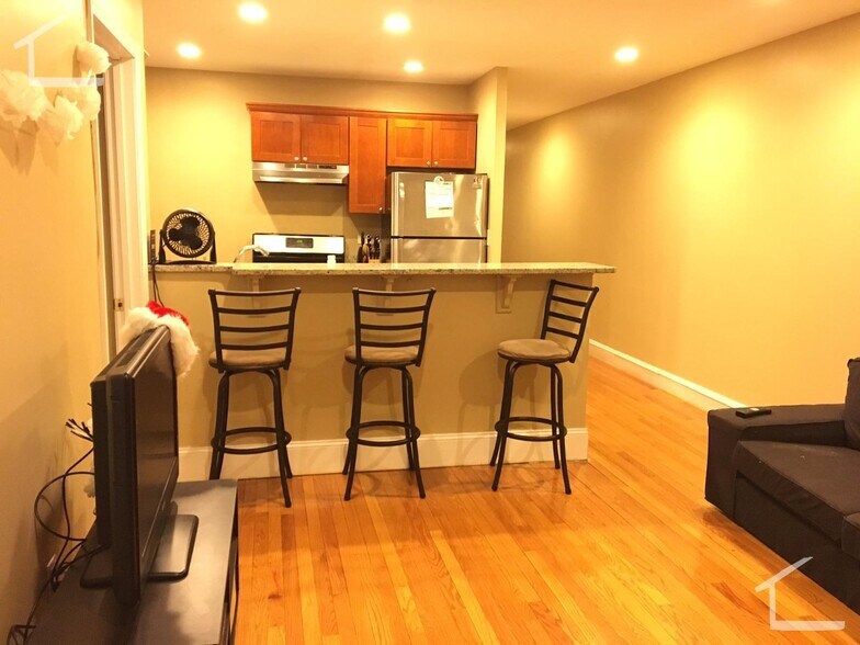 Building Photo - 316 Saint Paul St