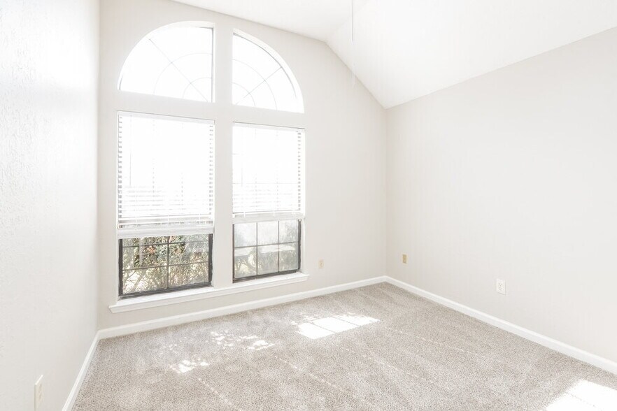 Building Photo - 6690 Autumn Wood Cove