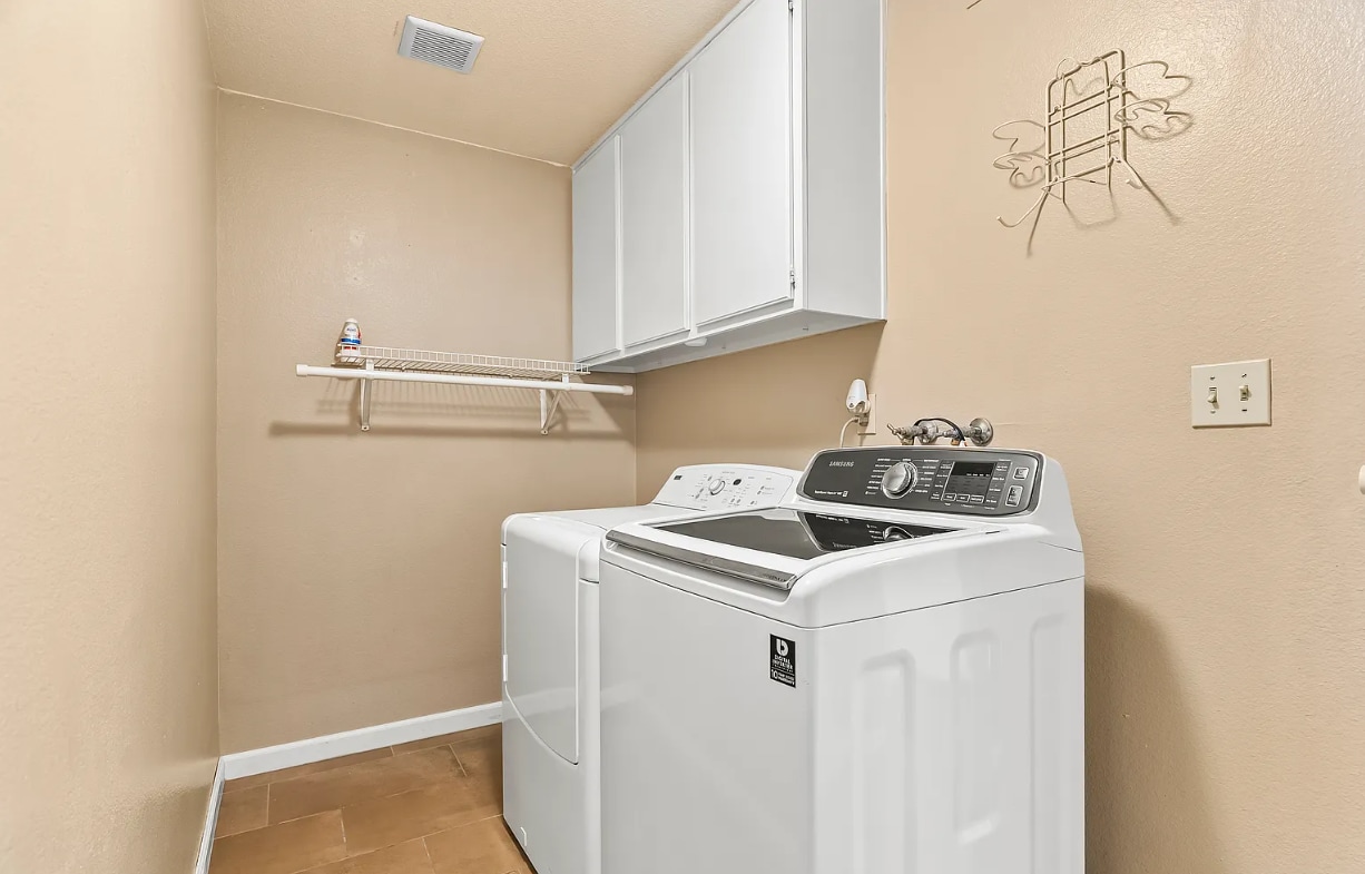 Laundry Room - 7474 Puritan Ave