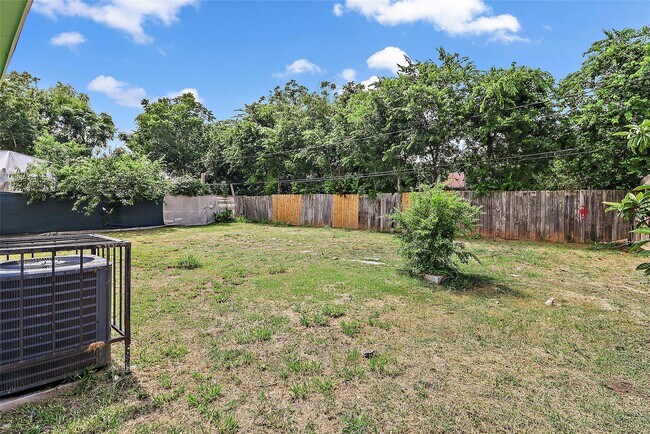 Building Photo - 243 Georgia St