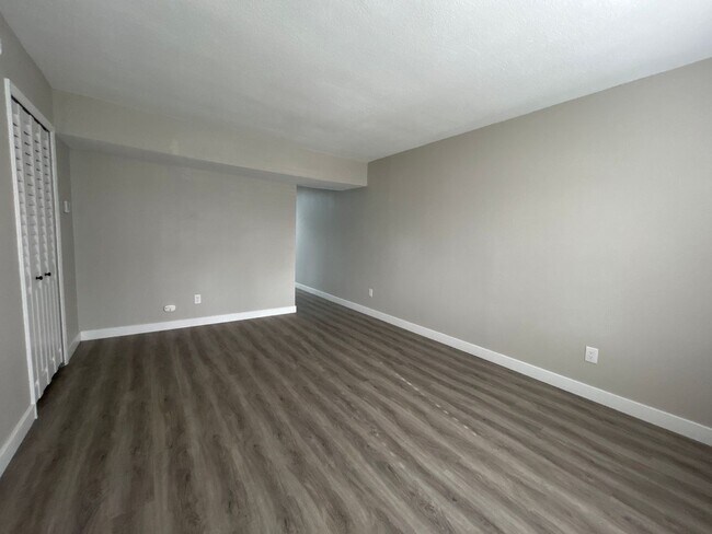 Building Photo - 5017 Birchwood Ln