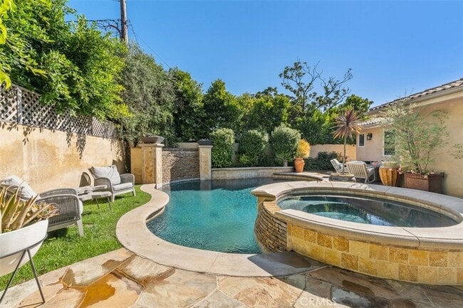 Building Photo - 600 Cliff Dr