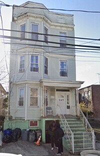 Building Photo - 147 Bostwick Ave