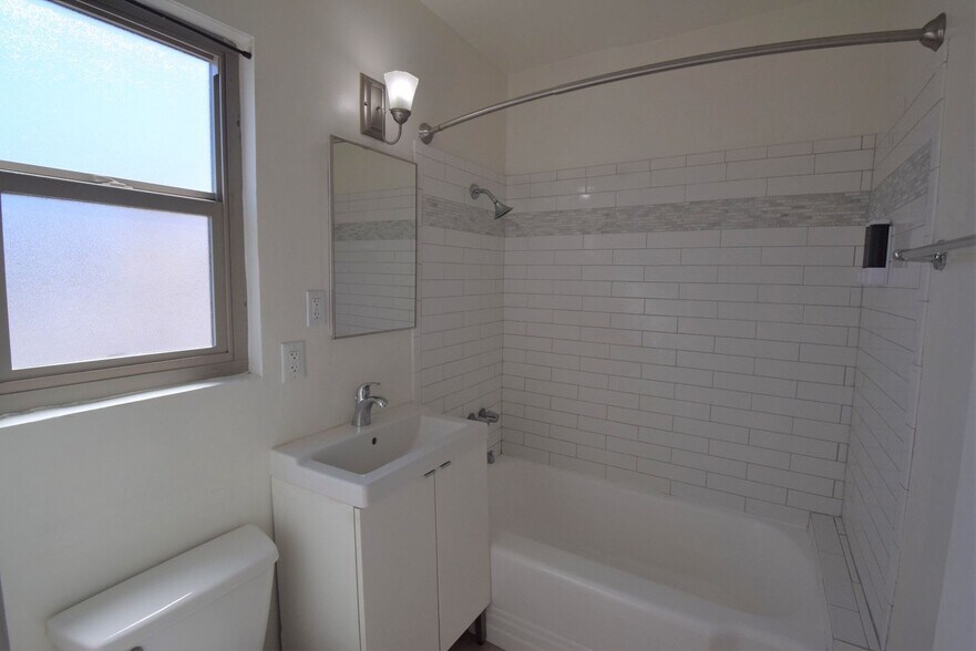Building Photo - 605-609 North Hollywood Way
