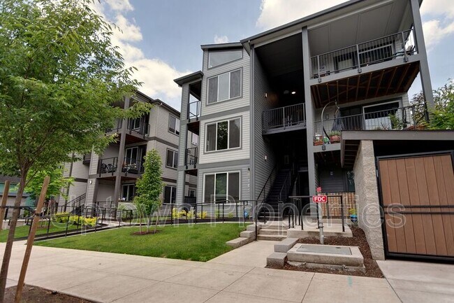 Primary Photo - 3563 N Gantenbein Ave