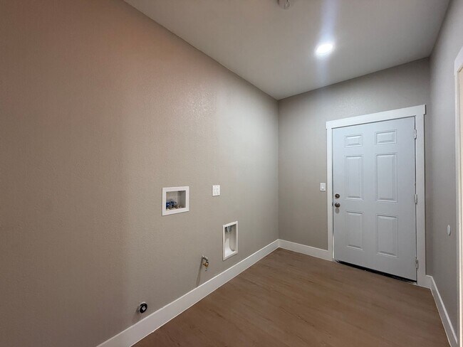 Building Photo - Lancaster Remodeled 3 bedroom ADU - Available Now!