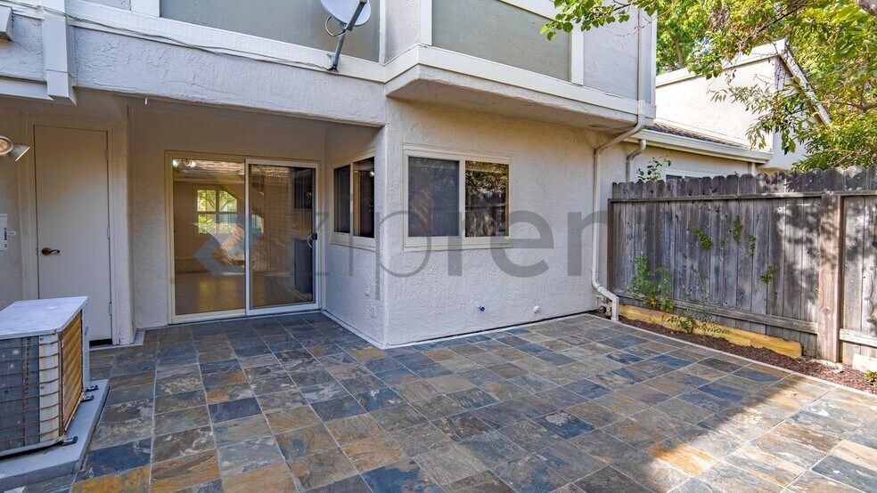 Building Photo - Unit