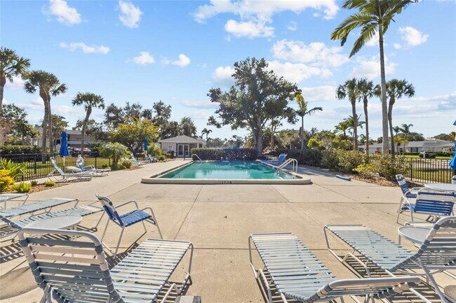 Building Photo - 7193 W Country Club Dr N