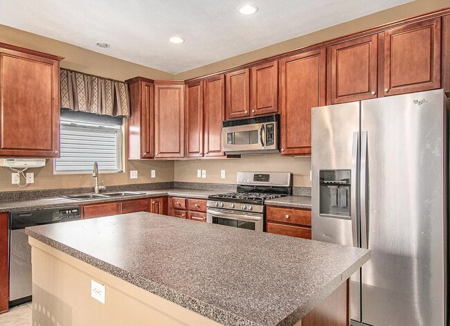 Building Photo - Spacious 4 Bedroom With Modern Comforts & ...