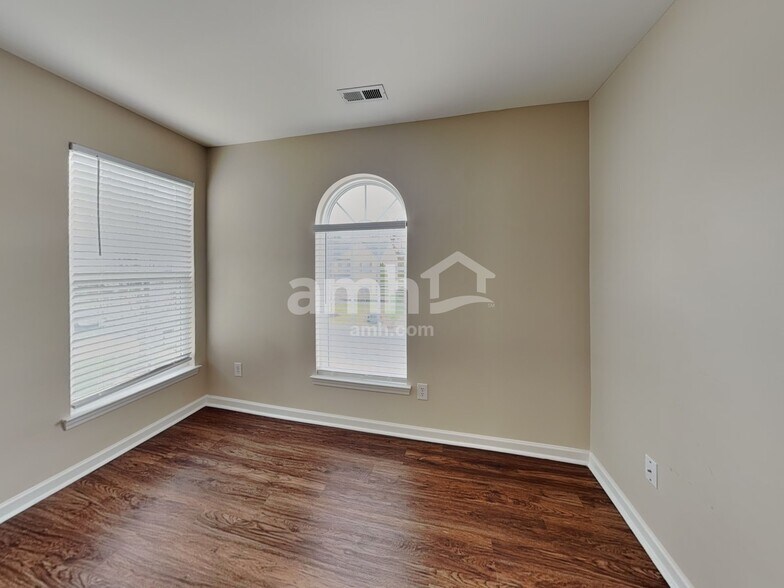Building Photo - 1019 Canopy Dr