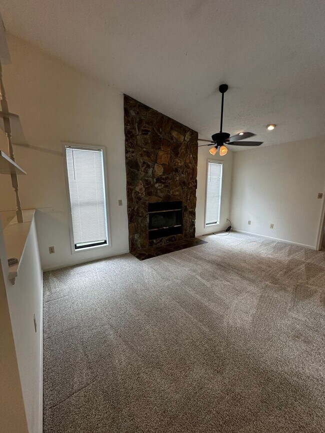 Building Photo - Available from May 15th.  2 Bedroom home with garage. Great Area and Location!