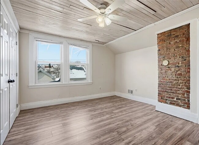 Building Photo - Charming 2 bedroom/1.5 bathroom updated home-Mt. Washington
