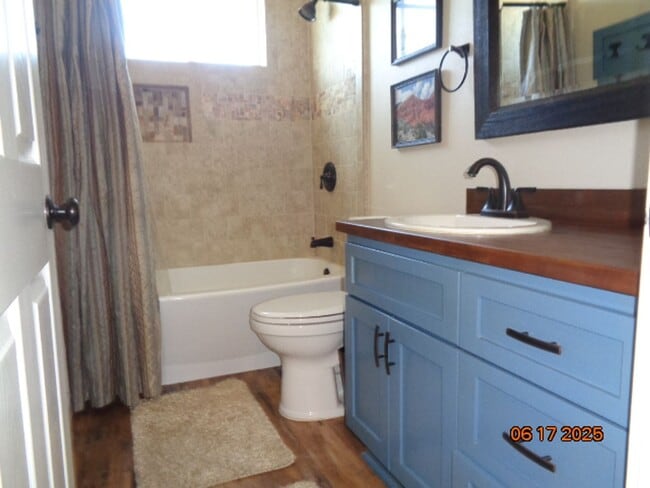 Building Photo - Immaculate Custom 1 Story on Shared 2.5 acres
