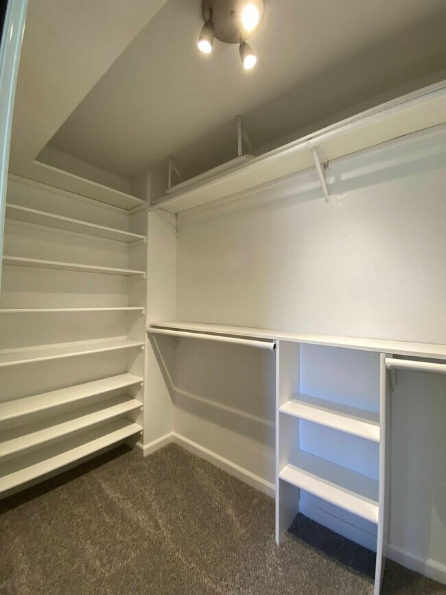 Building Photo - Two Story, Three Bedrooms, Two And A Half Bathrooms In Brookside