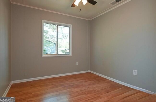 Building Photo - 300 Martin Cir