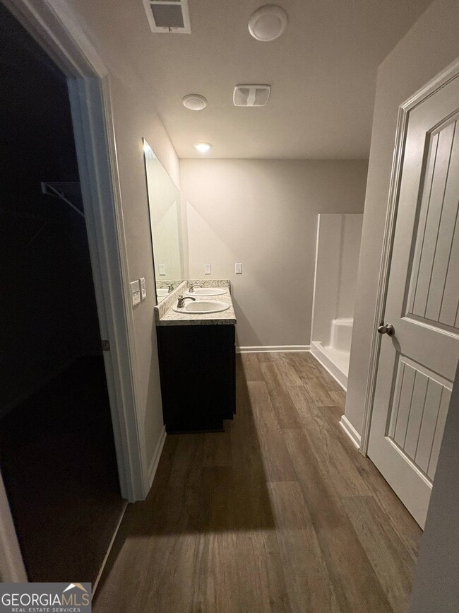 Building Photo - 170 Goodall Woods Dr