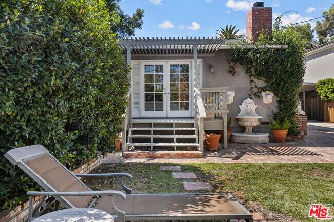 Building Photo - 4814 Lemona Ave