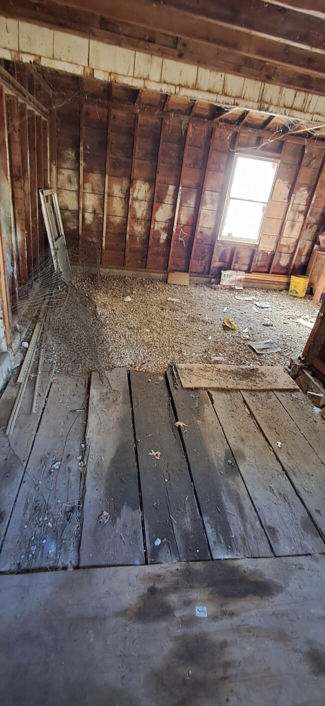 Building Photo - 1819 S 24th St