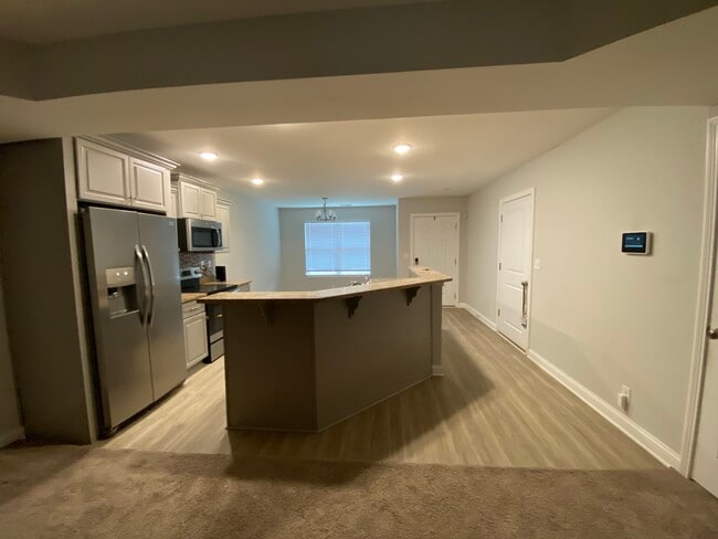 Building Photo - 6645 Woods Mill Dr