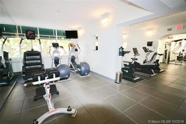 Building Photo - 888 Brickell Key Dr