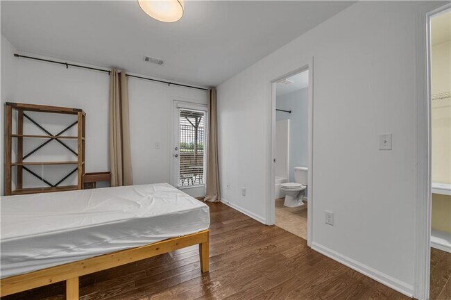 Building Photo - 1737 Liberty Pkwy NW