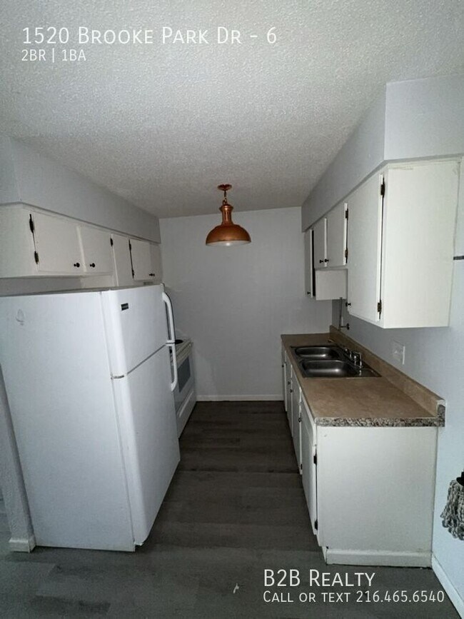 Building Photo - 1520 Brooke Park Dr