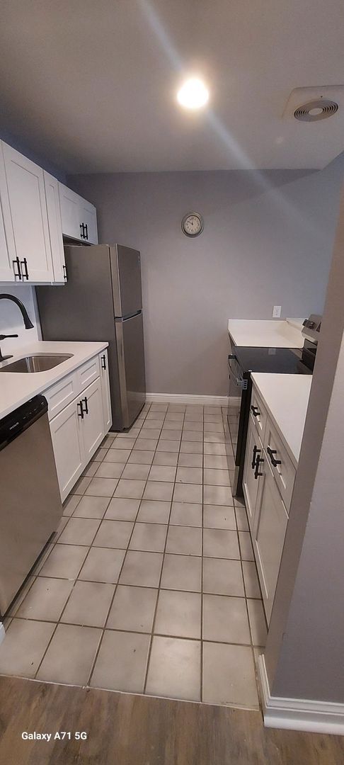 Building Photo - 10th Street Apartments