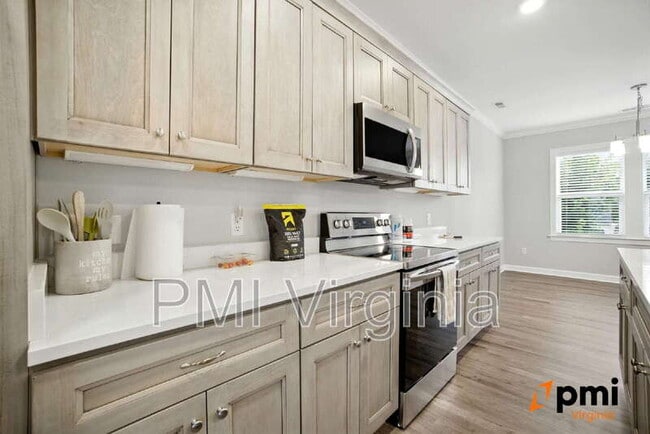 Building Photo - 8520 Chesapeake Blvd