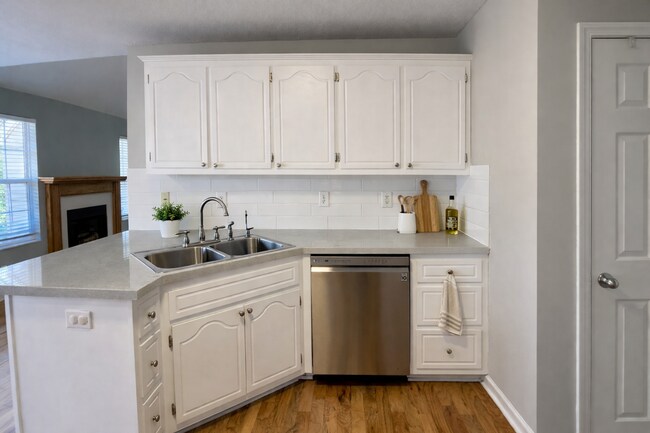 Building Photo - 3 Bed 2 Bath + Bonus Room