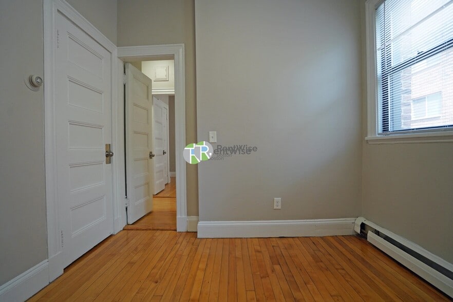 Building Photo - 72 Gardner St