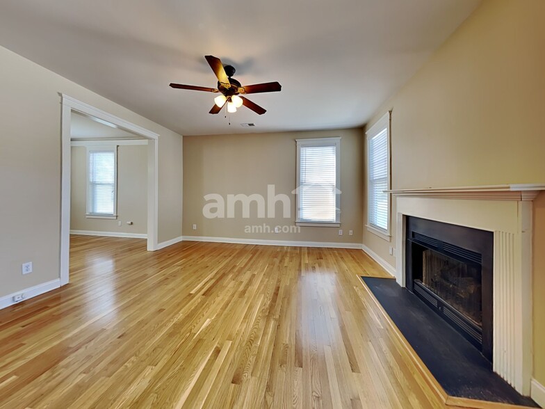 Building Photo - 408 Hydrangea St