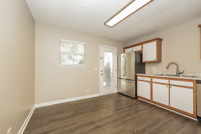 Building Photo - 1318 Lyndsey Ridge Dr