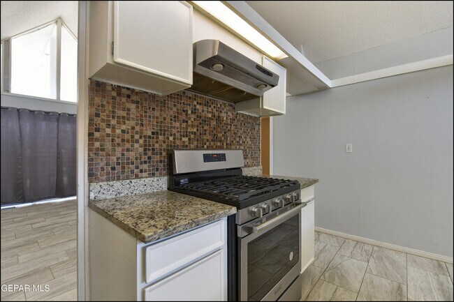 Building Photo - 8400 Parkland Dr