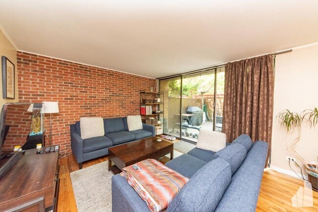 Primary Photo - 3 bedroom in Chicago IL 60614