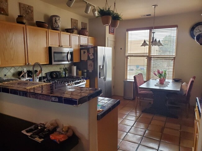 Building Photo - 2 Bedroom Single Family Home in Santa Fe