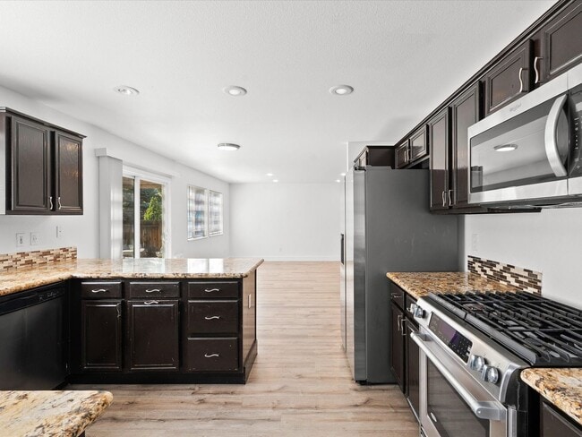 Building Photo - Newly Renovated 4 Bedroom Home with Gorgeo...
