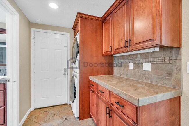 Building Photo - 30 Pony Ct