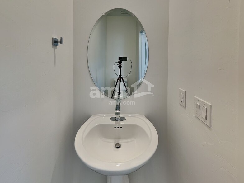 Building Photo - 13093 N Serenity Vly Dr