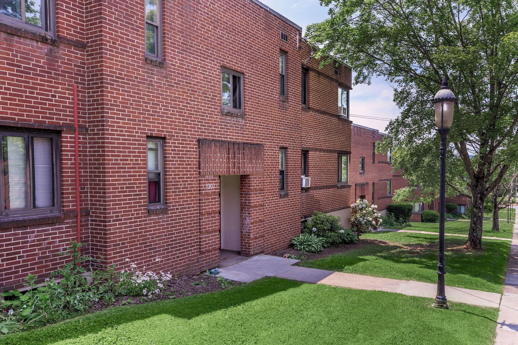 Building Photo - 1201 Heeney Ave