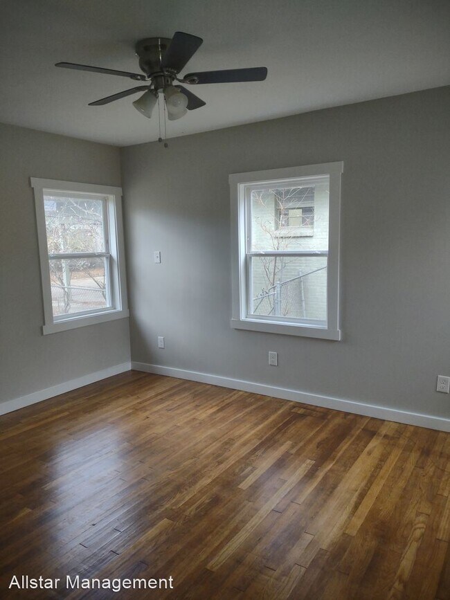 Building Photo - 3 br, 2.5 bath House - 1038 Cedarhill Drive