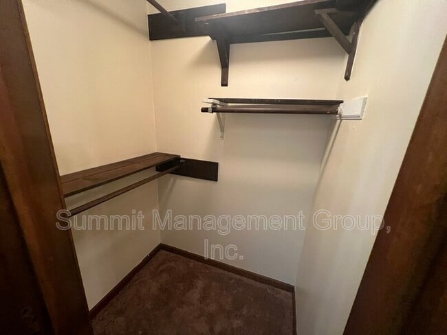 Building Photo - 916 Curry Cir SE