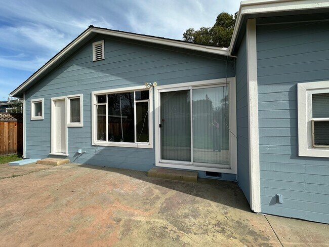 Building Photo - 643 18th Ave