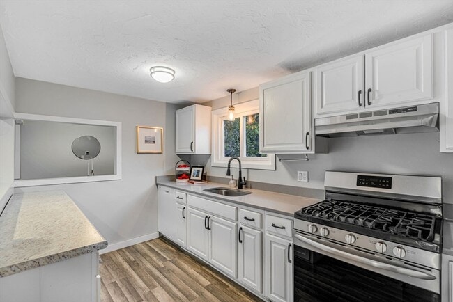 Building Photo - 2 Clover Hill Rd